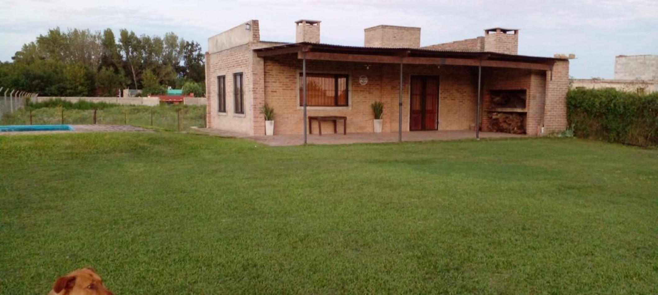 1600 m2. Parquizados. Piscina. Casa con cocina comedor, habitacion, baño,1 galeria con churrasquero.