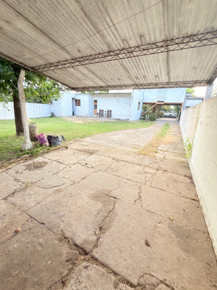 Casa sobre Av. Peron