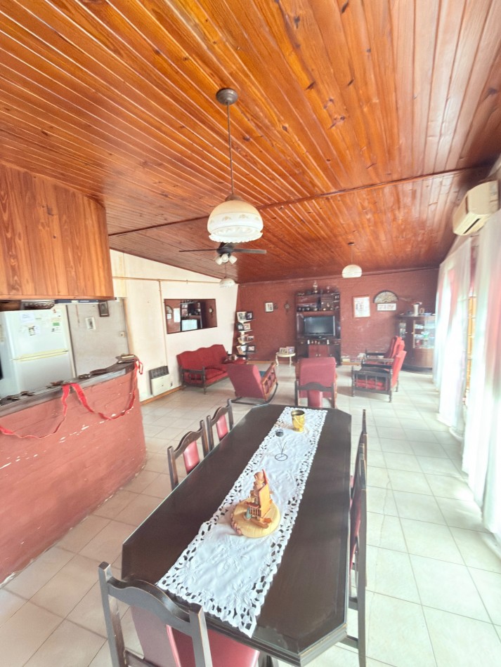 Casa sobre Av. Peron