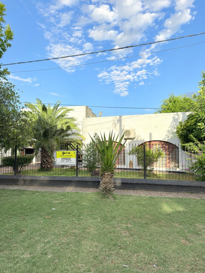 Casa sobre Av. Peron