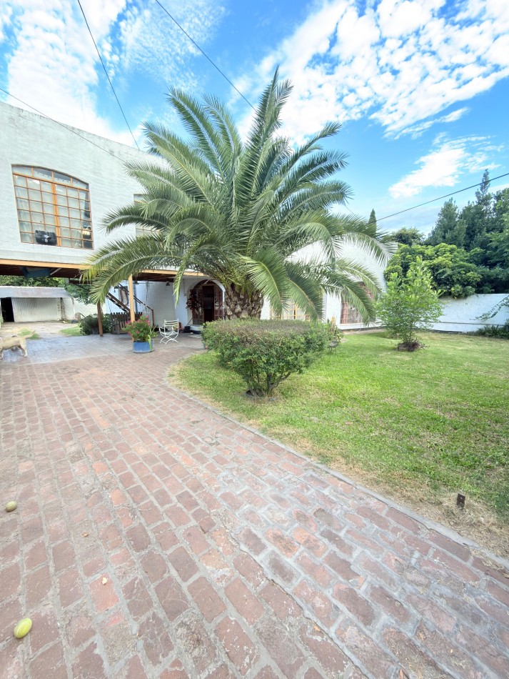 Casa sobre Av. Peron