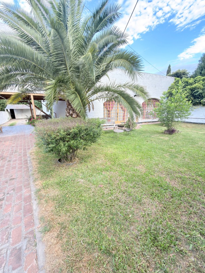 Casa sobre Av. Peron