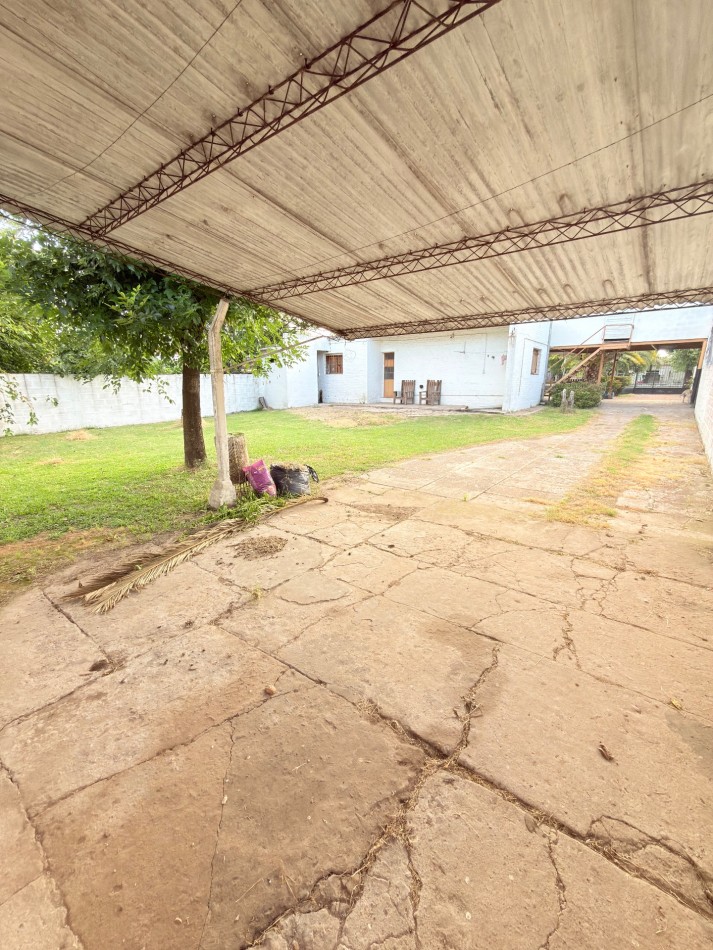 Casa sobre Av. Peron