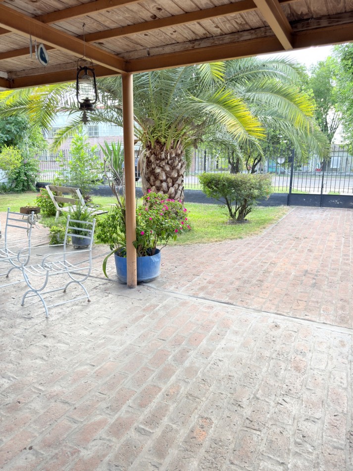 Casa sobre Av. Peron