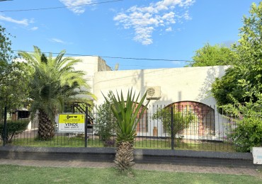 Casa sobre Av. Peron